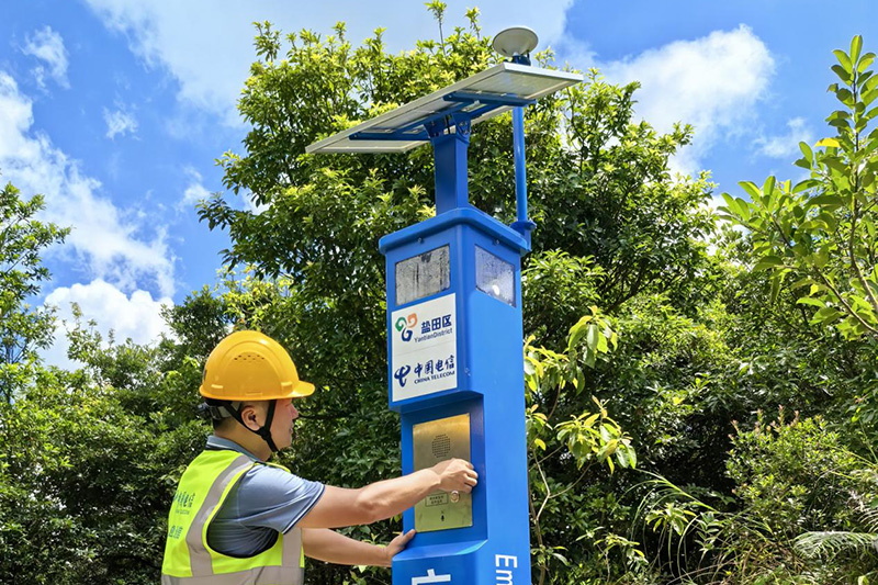 Satellite communication poles are erected in Shenzhen scenic spots, allowing for one click emergency call in outdoor situations